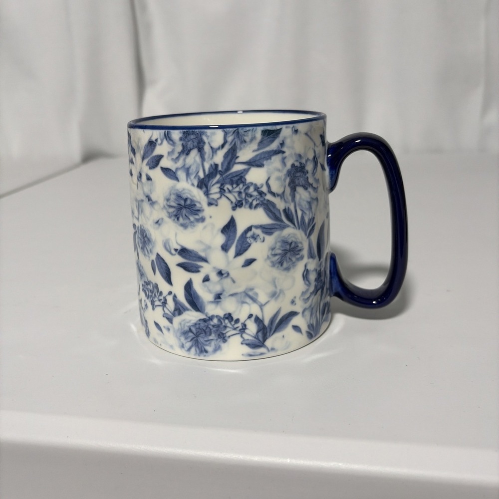 10 Strawberry Street Bella Large Mug Cup Blue White Floral Flowers 14 oz.